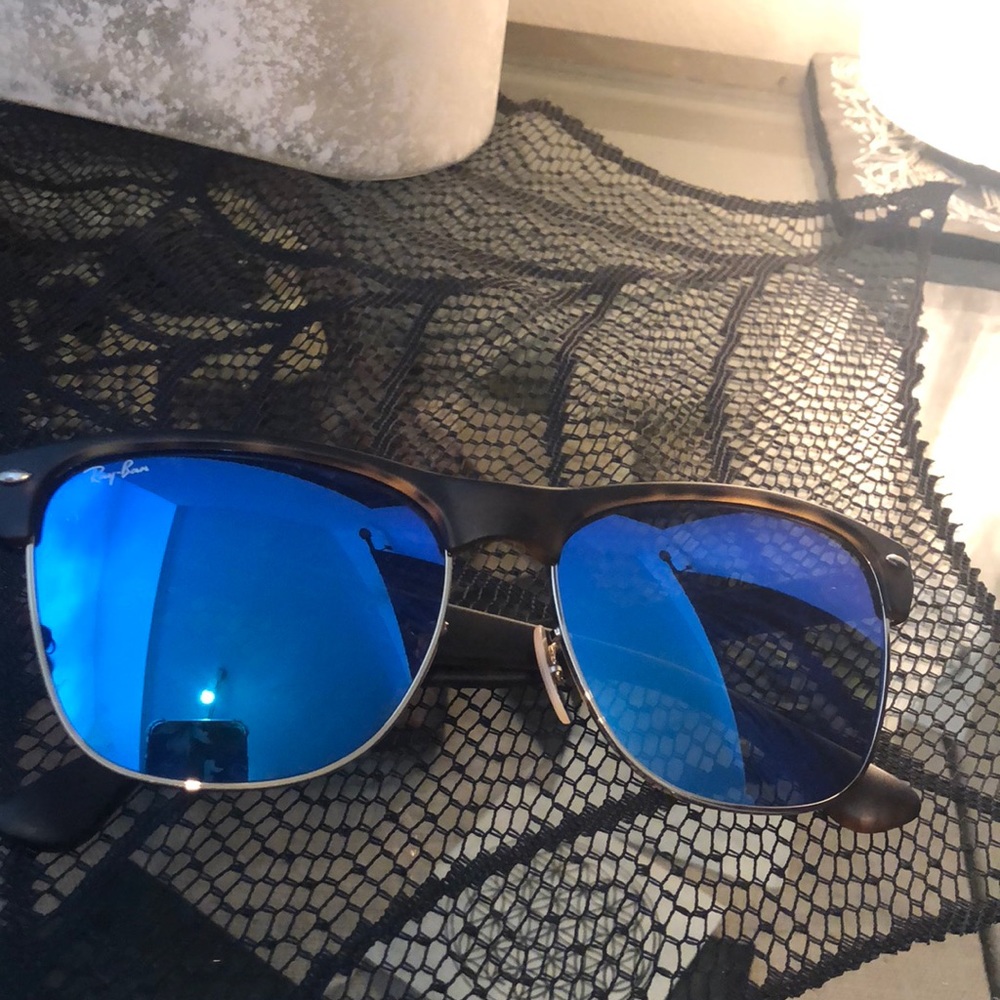 Blue lens rayban